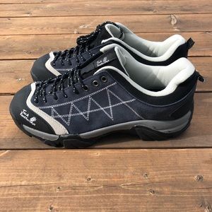 ☀️ 2/$20 NWOT Men’s hiking shoes